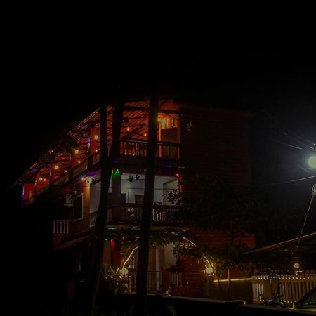 Bonds Hostel Candolim Bagian luar foto