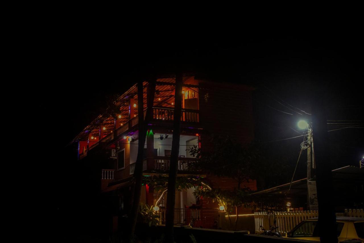Bonds Hostel Candolim Bagian luar foto
