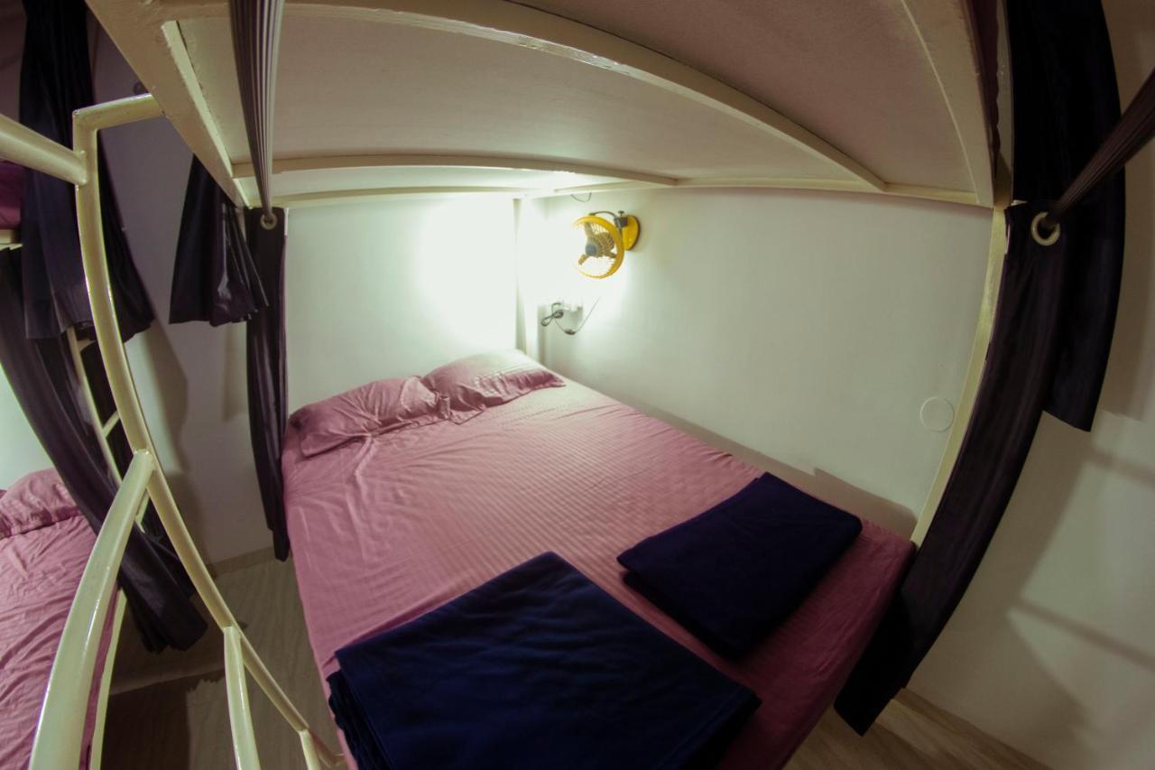 Bonds Hostel Candolim Bagian luar foto