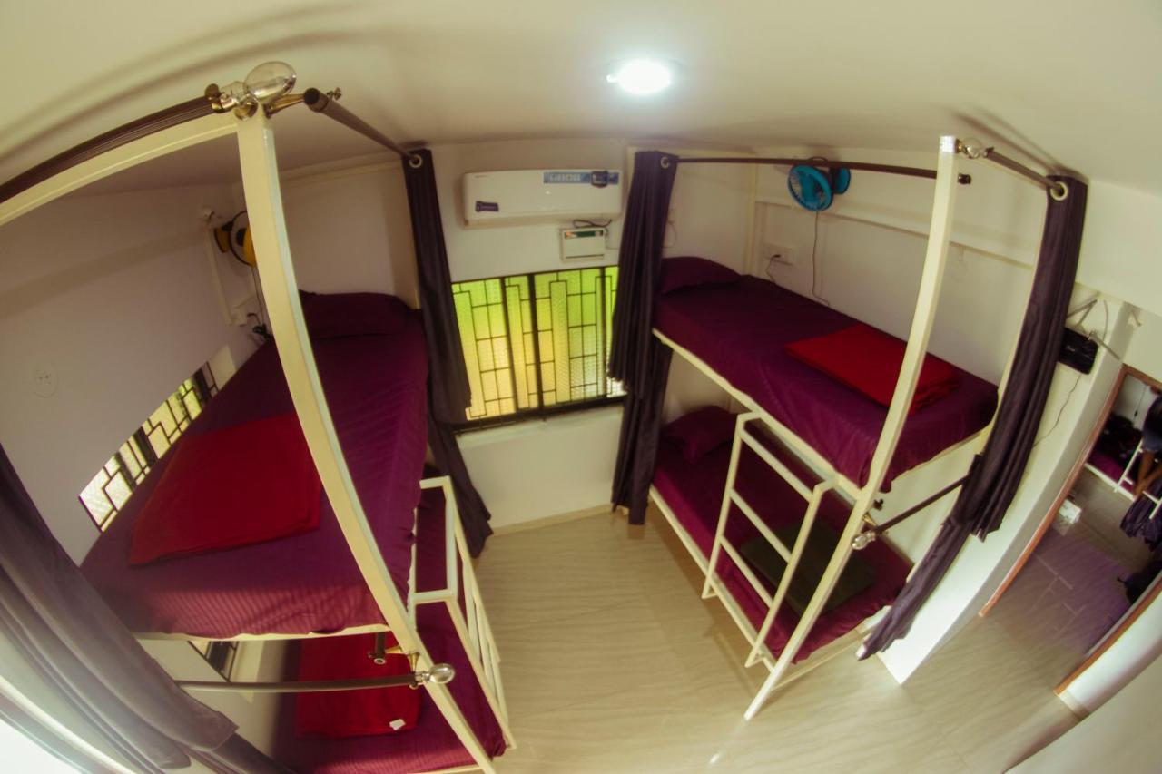 Bonds Hostel Candolim Bagian luar foto