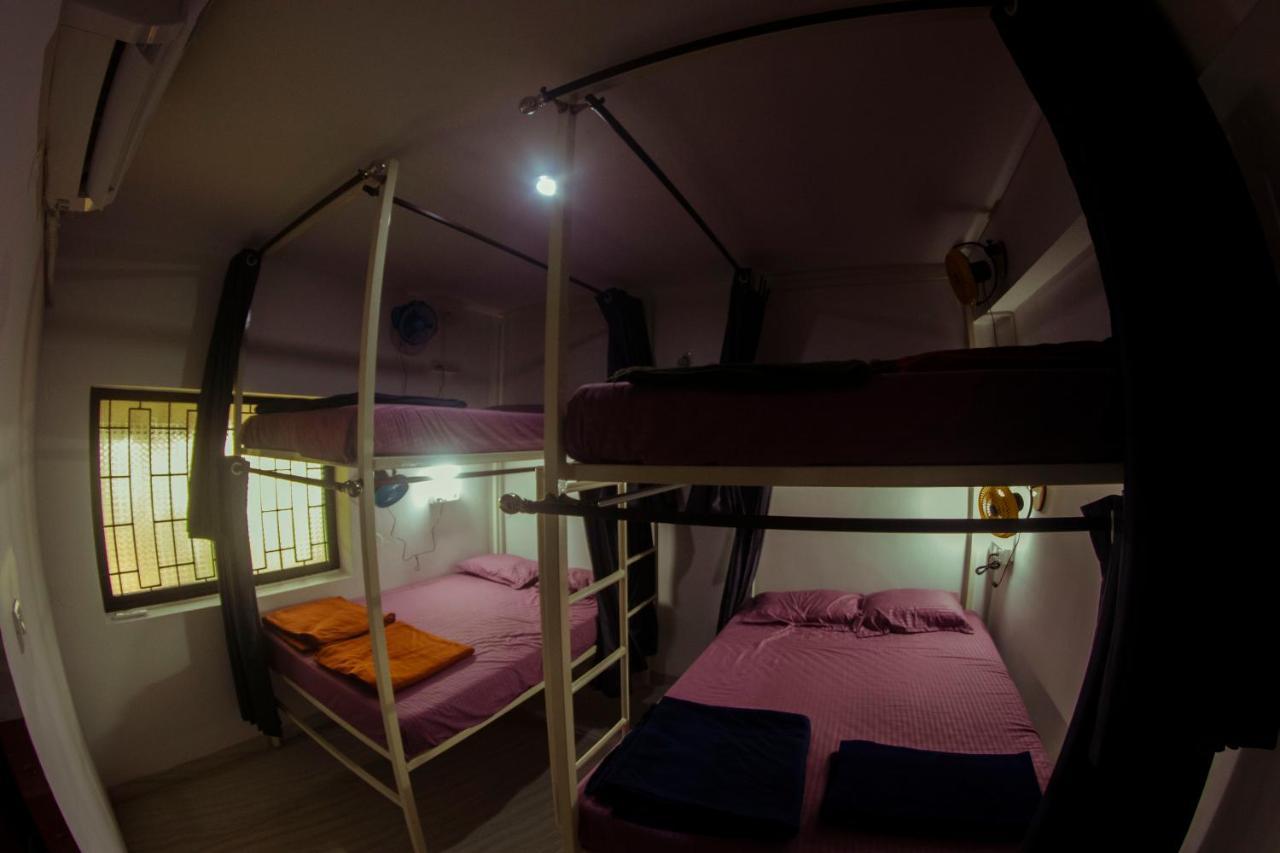 Bonds Hostel Candolim Bagian luar foto